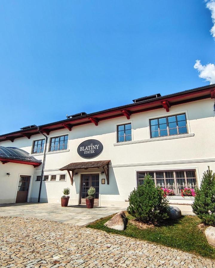 Statek Blatiny Hotel Snezne  Luaran gambar